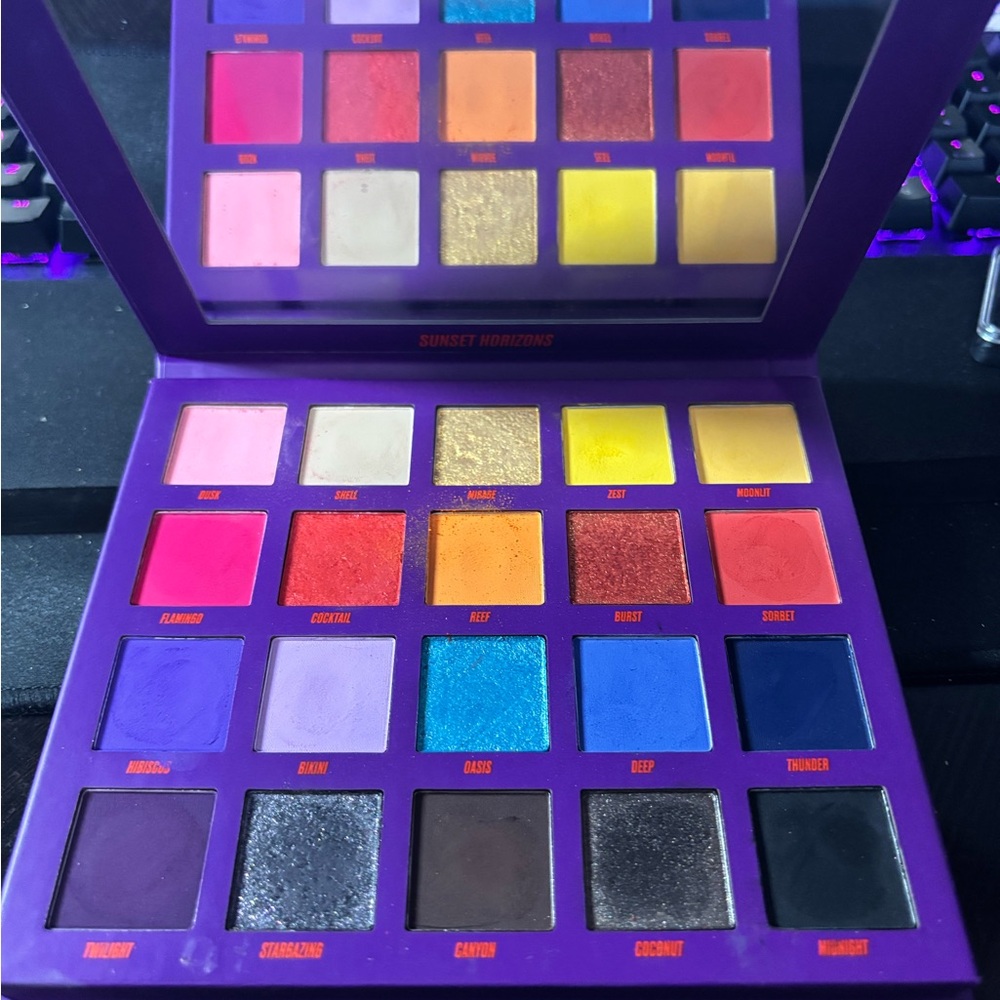 Beauty bay sunset horizons eyeshadow palette - Picture 2 of 3